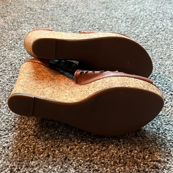 Shoes - Picture 2 of 3